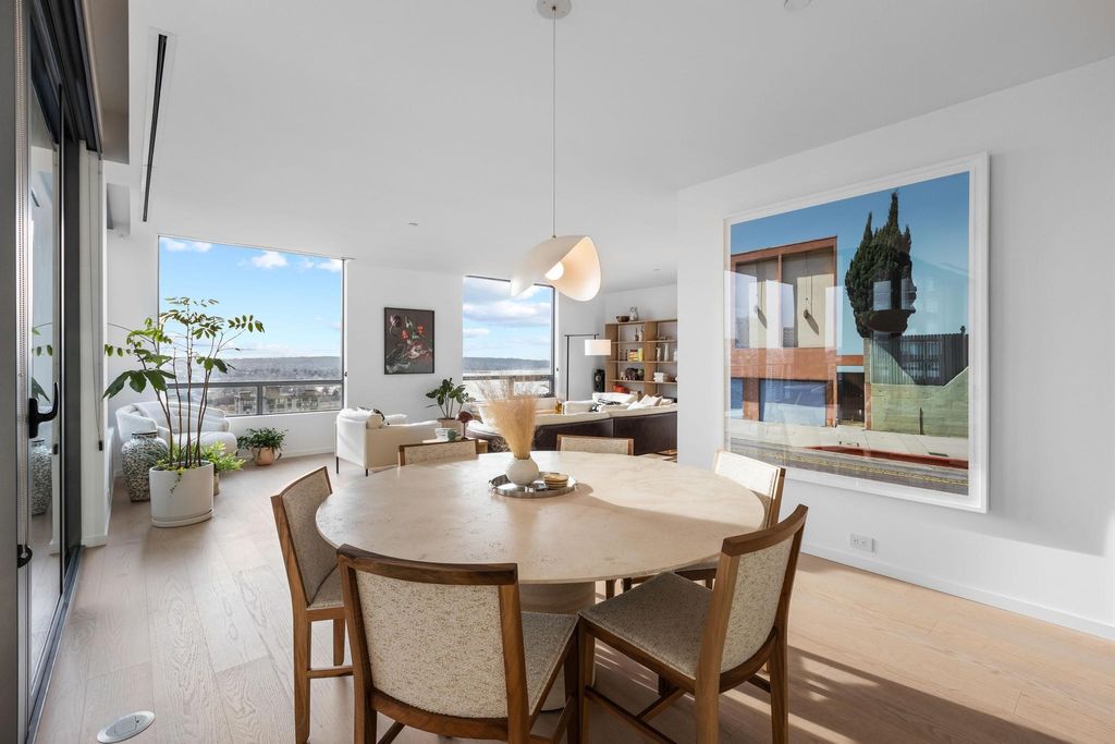 listing image 1101671683250672777