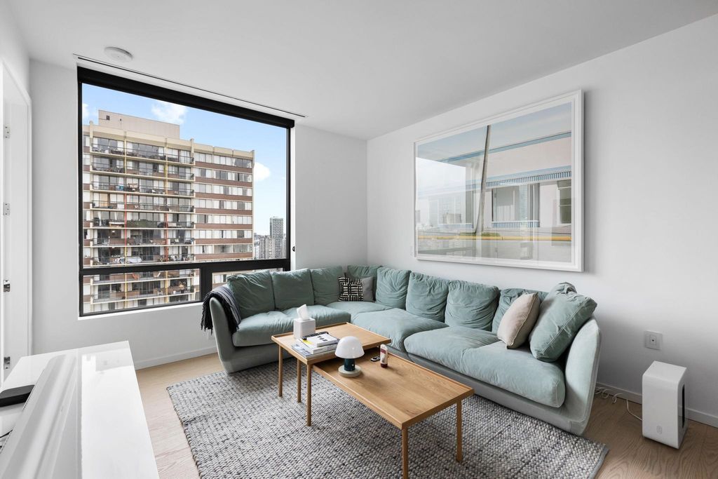 listing image 1105691754935619270