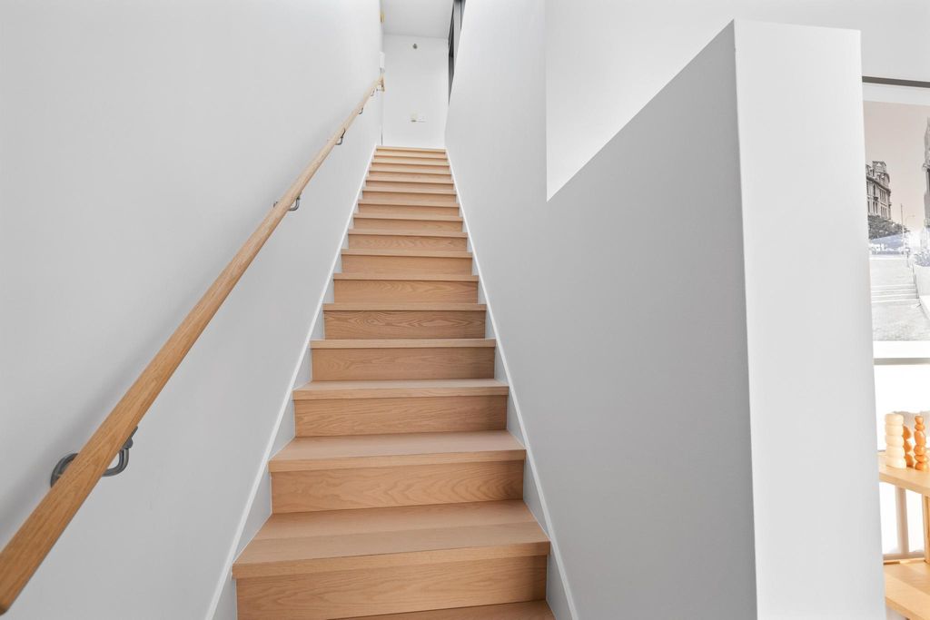 listing image 1100810395637285019