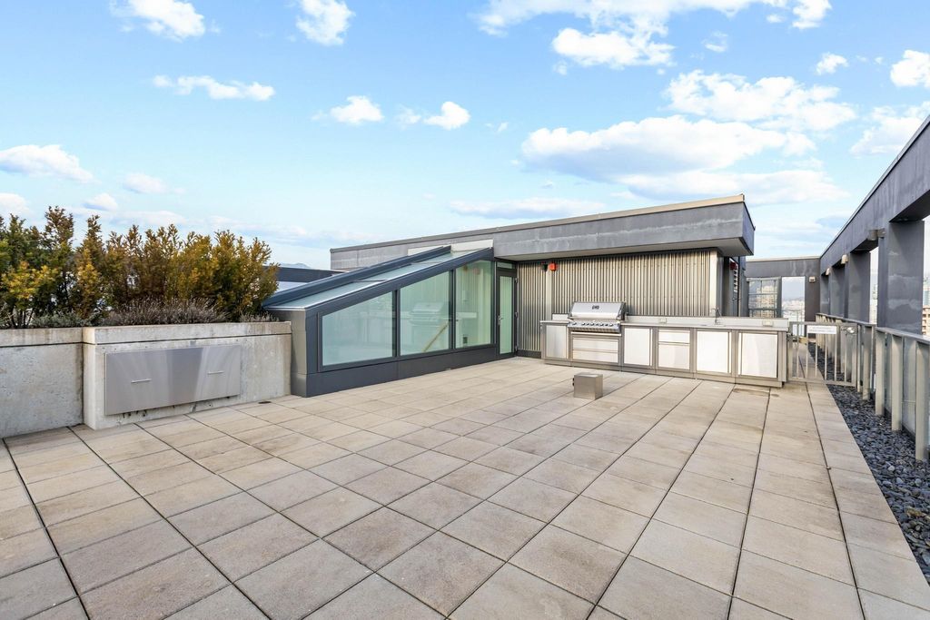 listing image 1102842726338289418