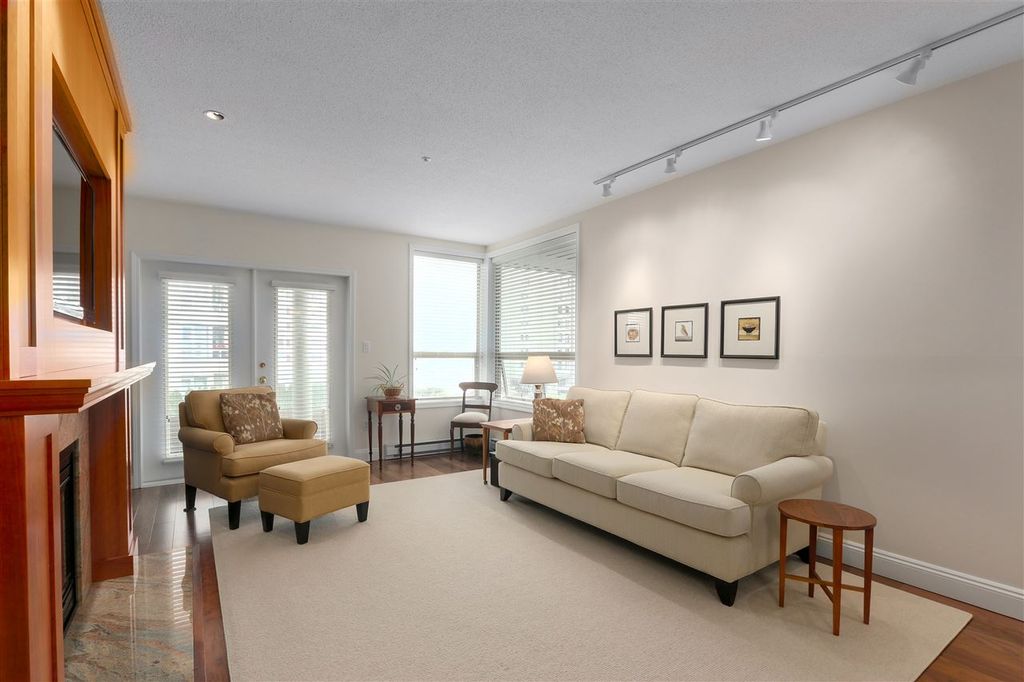 listing image 1102985784301189812