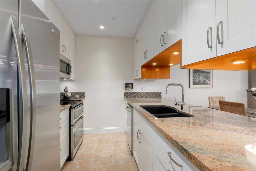 listing image 1108991733211213730