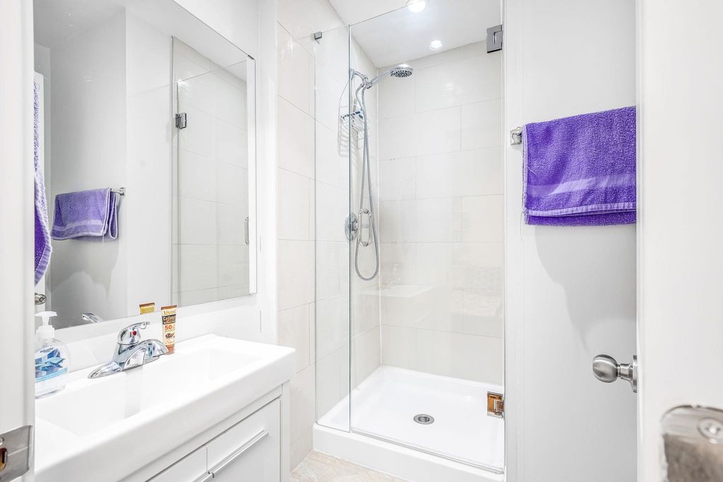 listing image 1107470504501177790