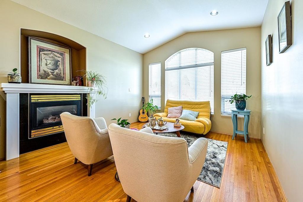 listing image 1100247160977369860