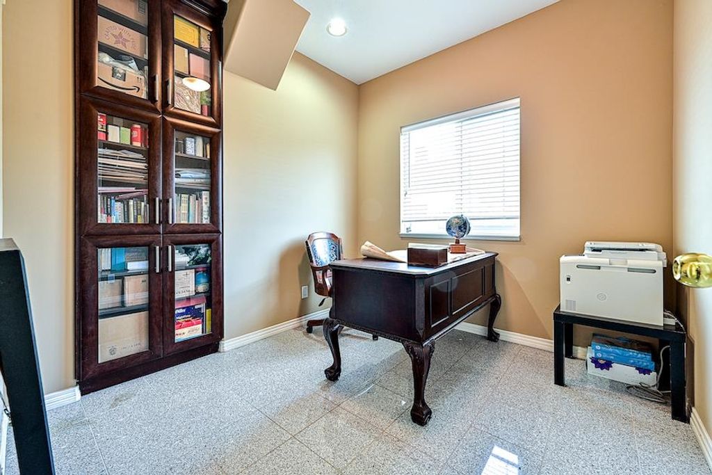 listing image 1103812073874777631