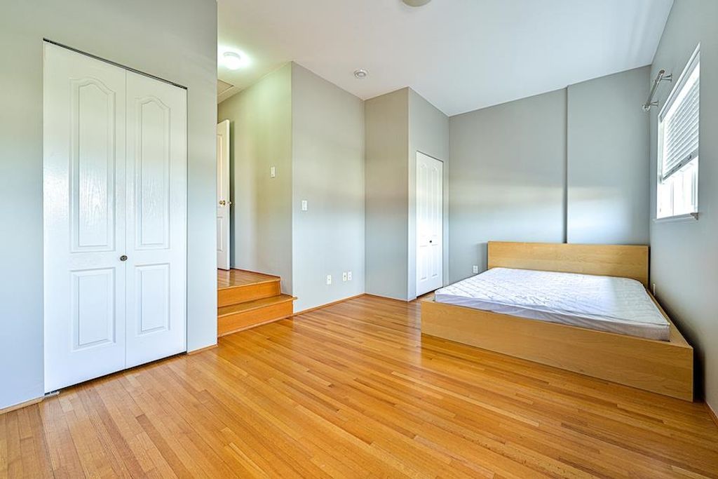 listing image 1105173435224722118