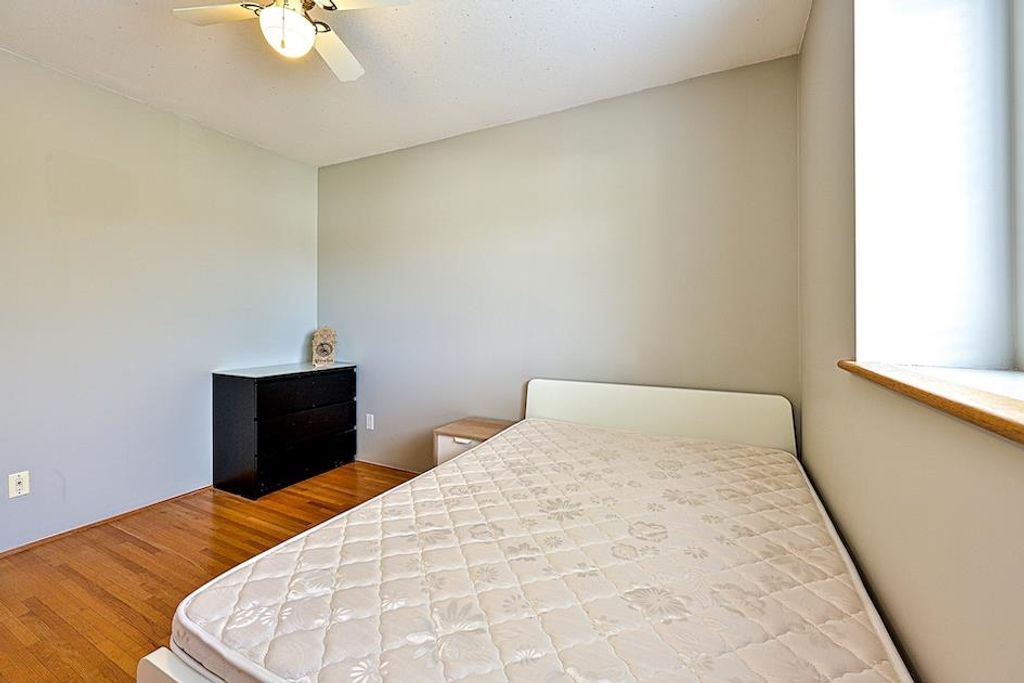 listing image 1107991658412360765