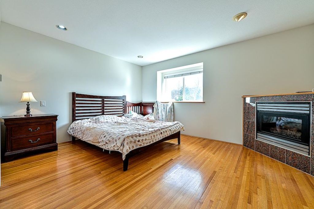 listing image 1100245997528661362