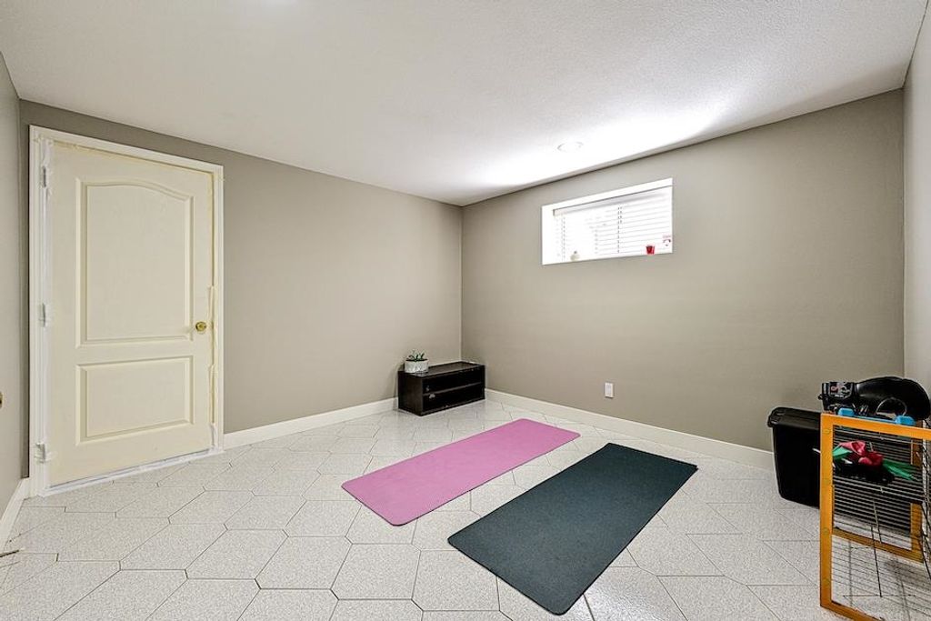 listing image 1102661418417435541