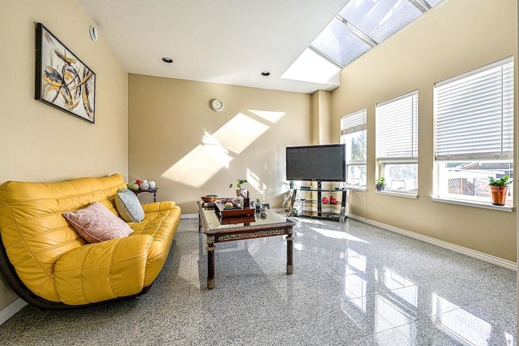 listing image 1106532781879669178