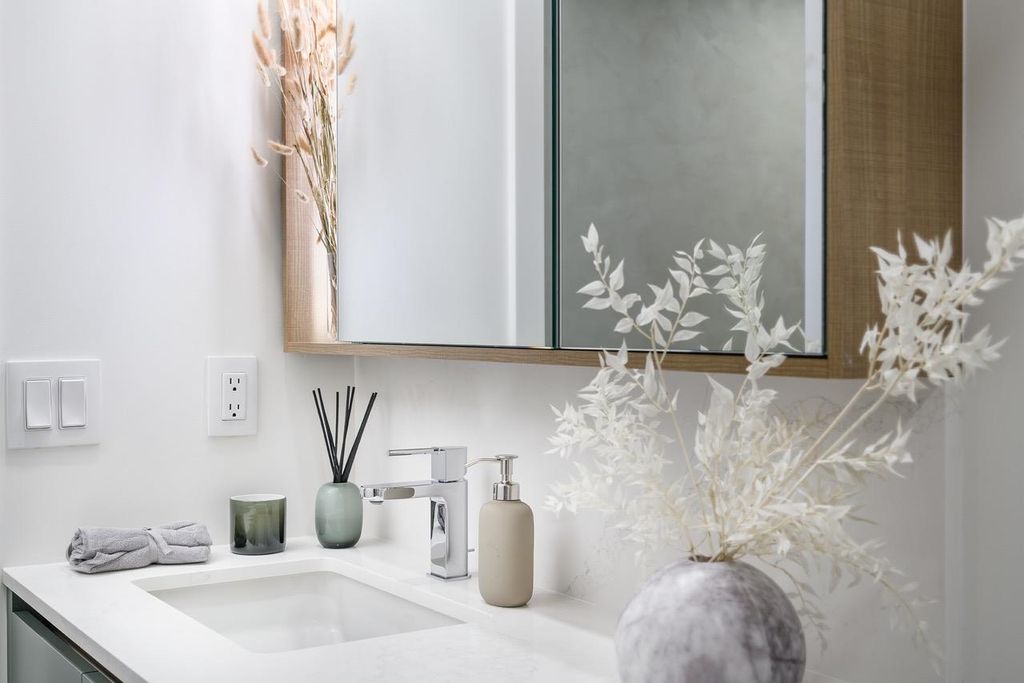 listing image 1100307709592942187