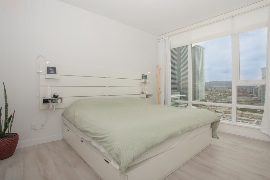 listing image 1100471074893041658