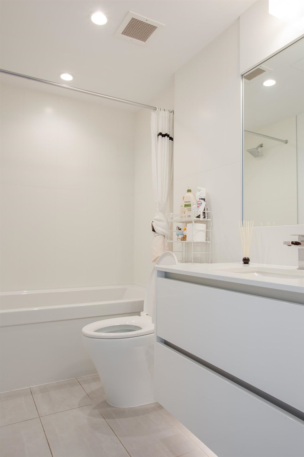 listing image 1105351674072970360