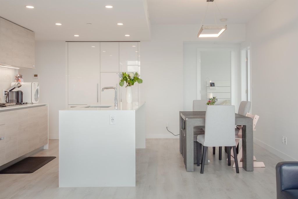 listing image 1106569096897956427