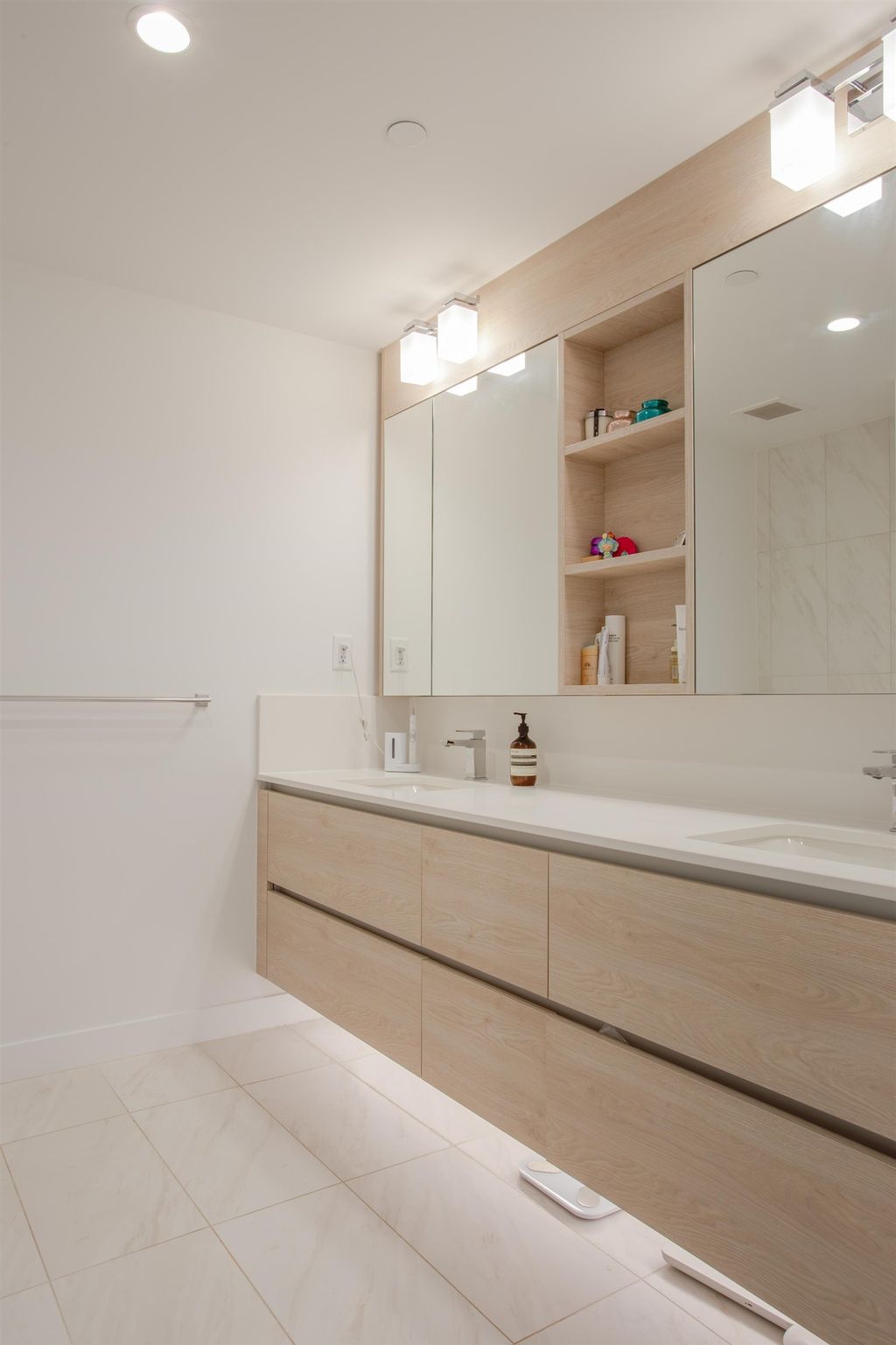 listing image 1105818414526647229