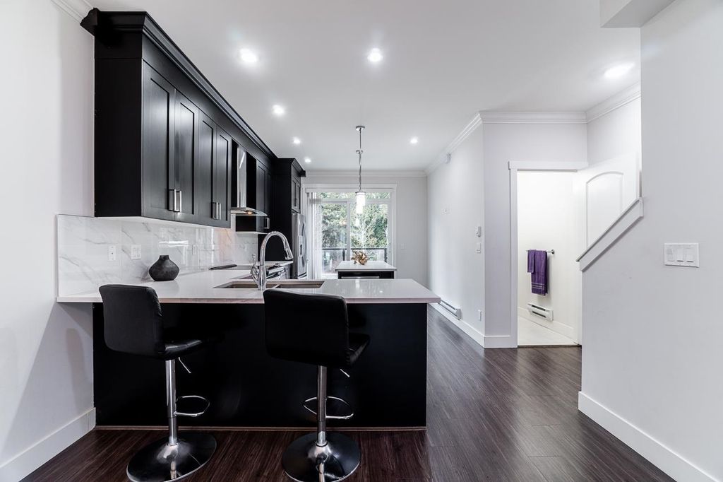 listing image 1107096737801575729