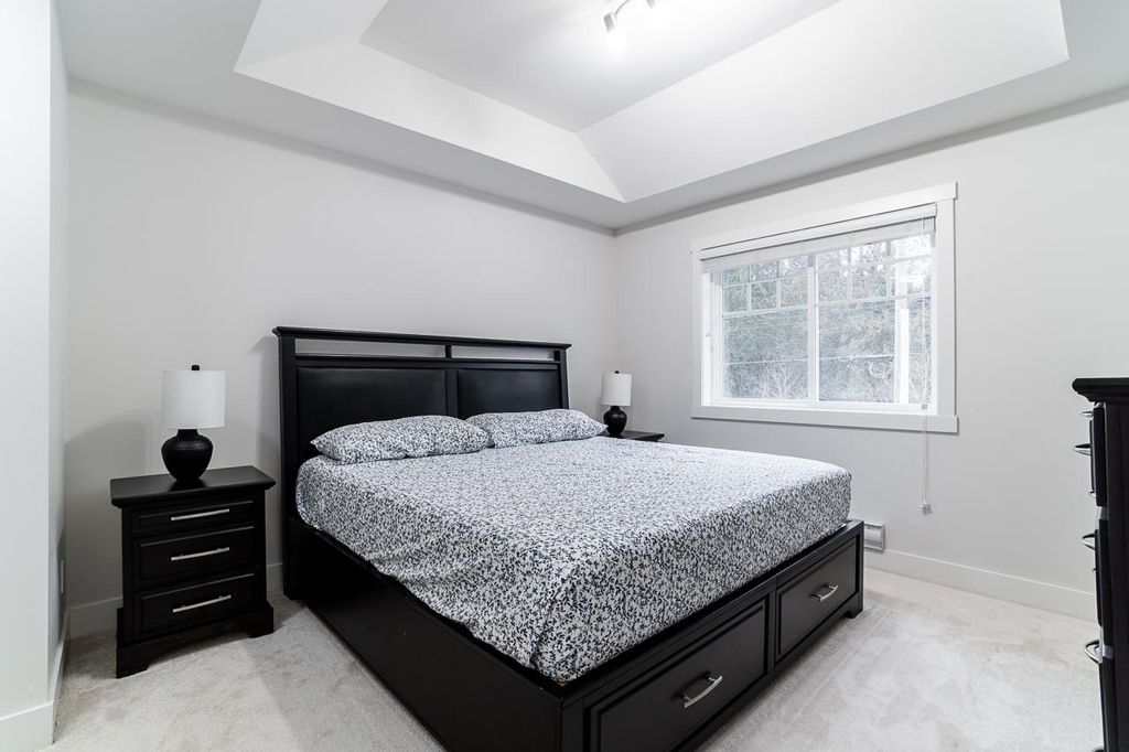 listing image 1107048109148828411