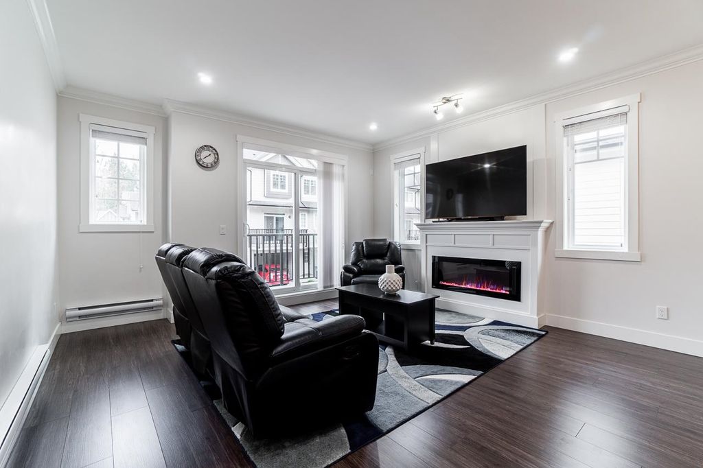 listing image 1108280973450998526