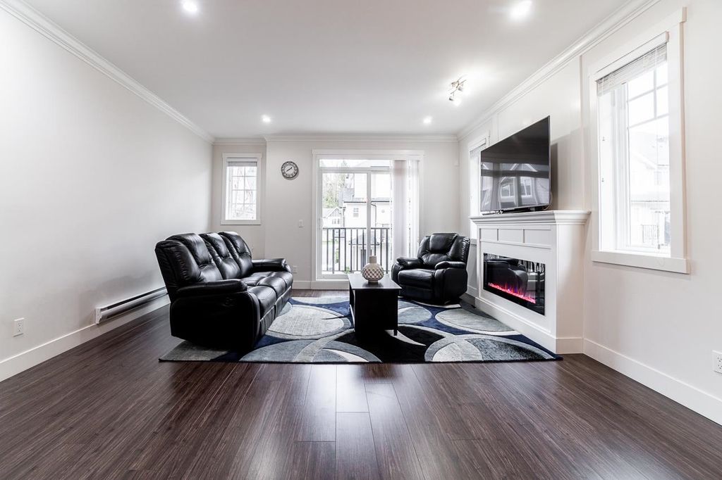 listing image 1106590900060482192