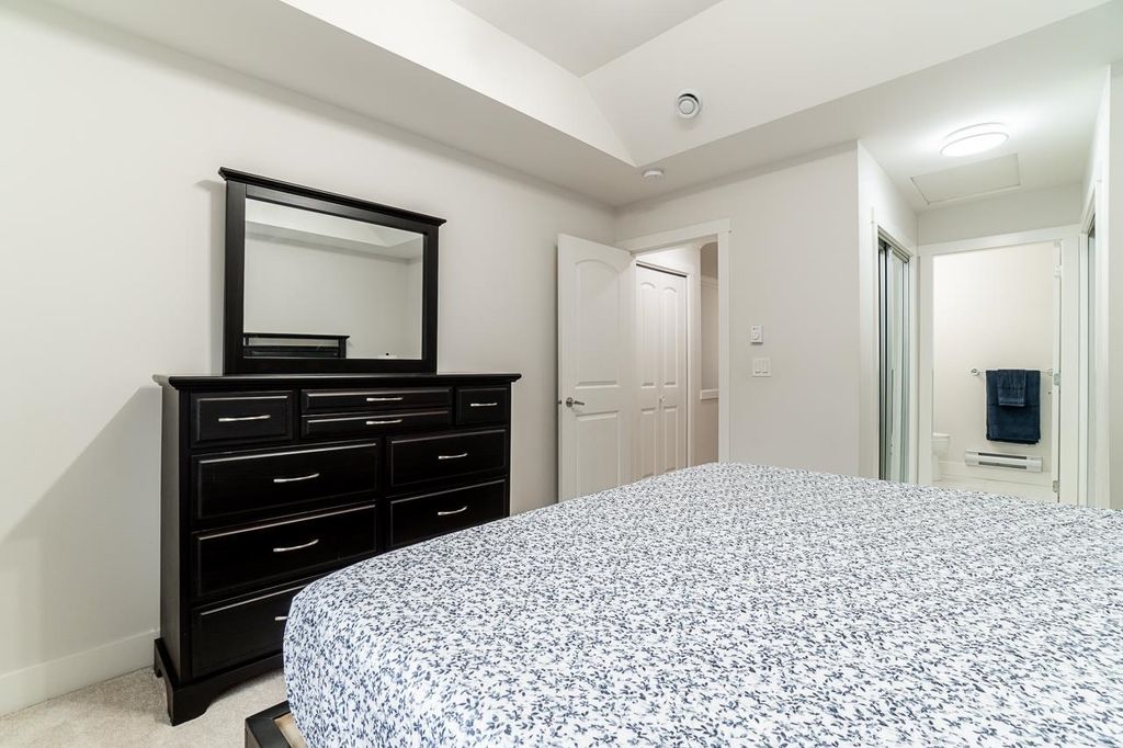 listing image 1109318467565129266