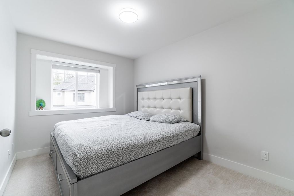 listing image 1107473185430733892