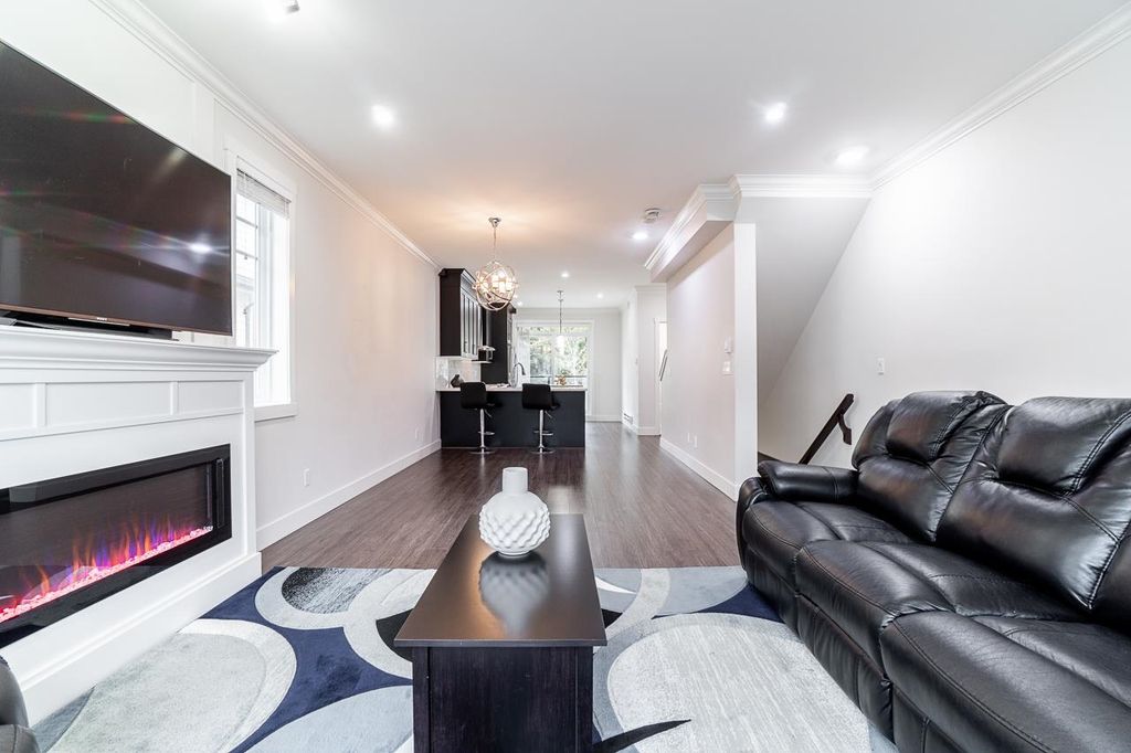 listing image 1100943643816116196