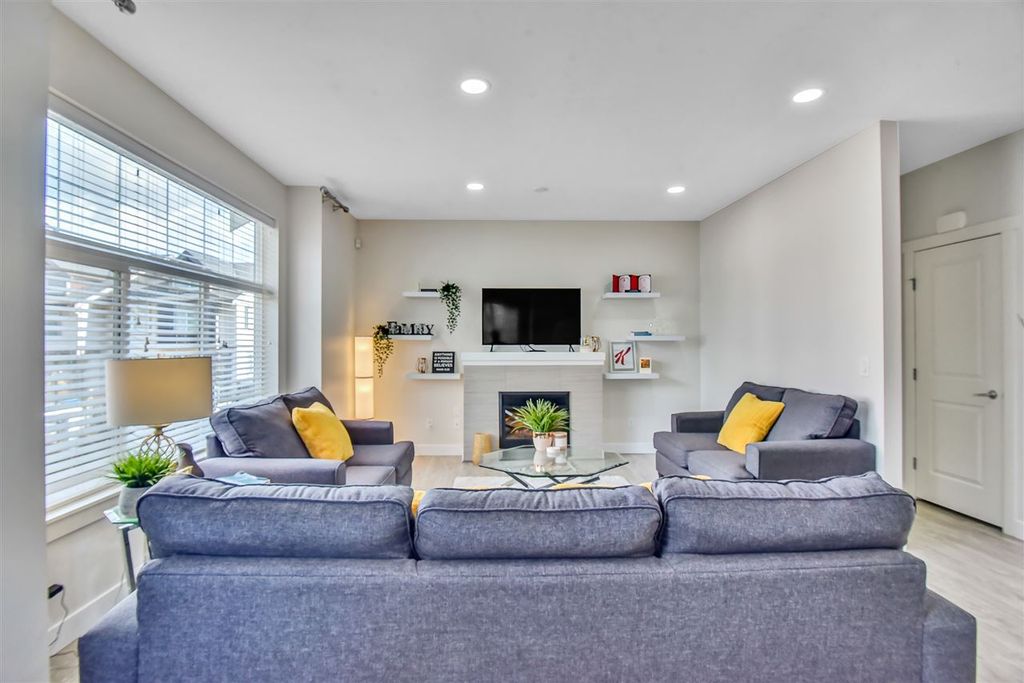 listing image 1100653988101213159