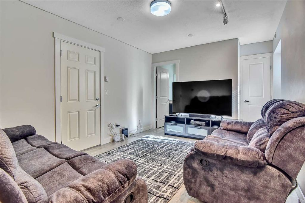listing image 1109260362425661327
