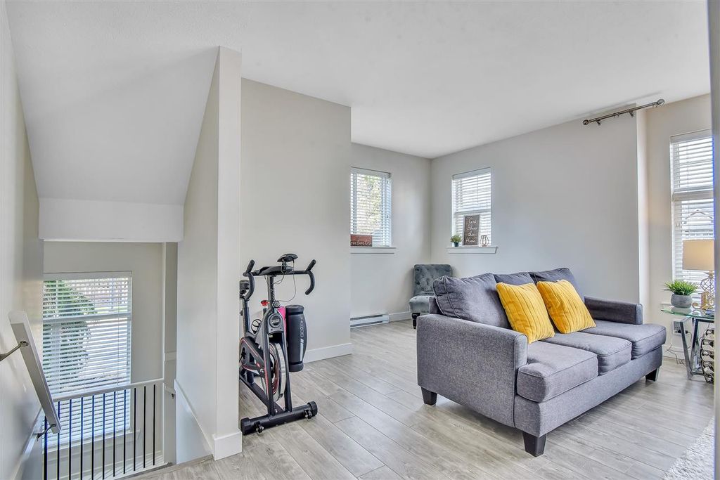 listing image 1107625568882381680