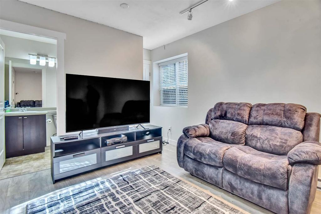 listing image 1105600873497585115