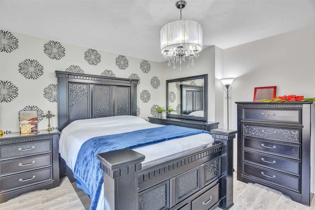listing image 1106108771577509618