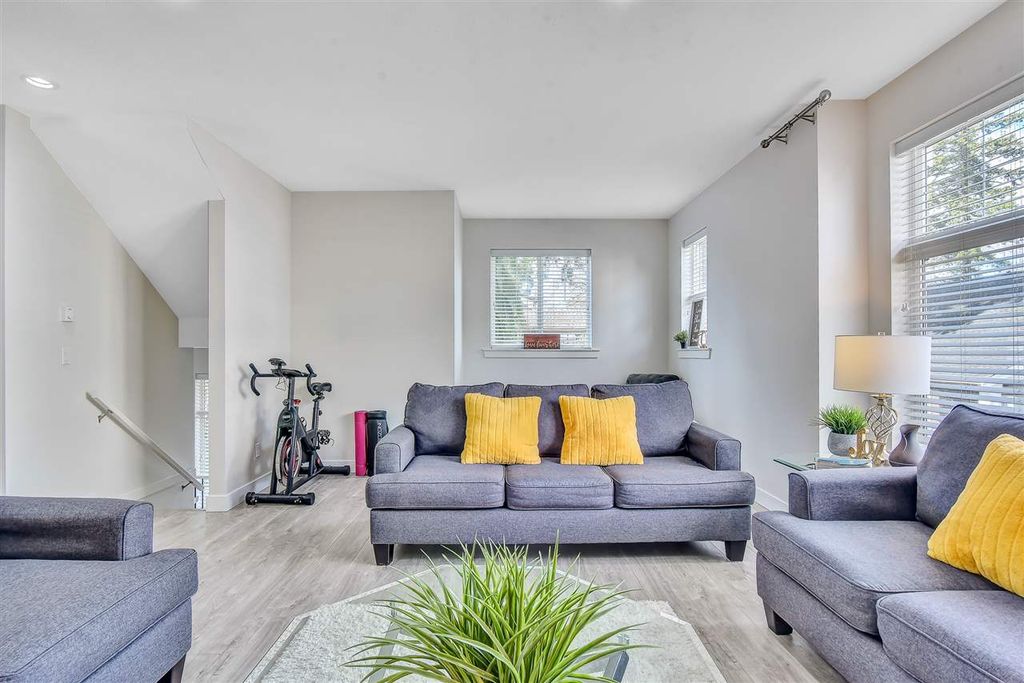 listing image 1109079447767215250