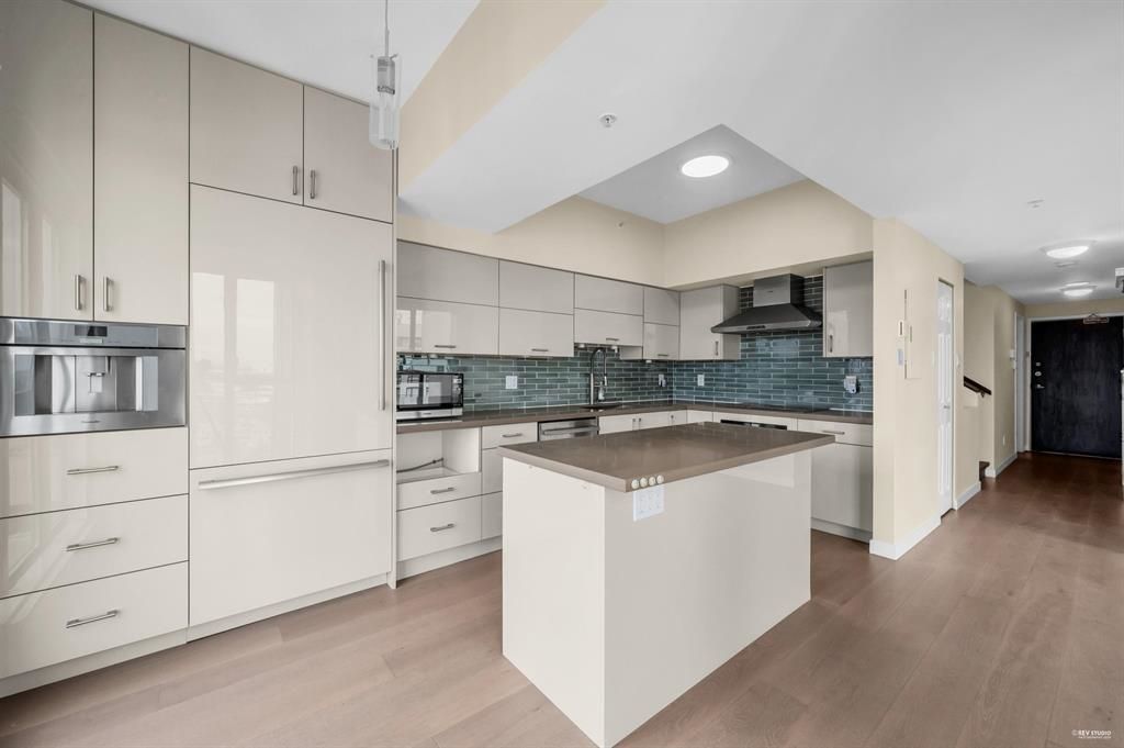 listing image 1105149177378170819