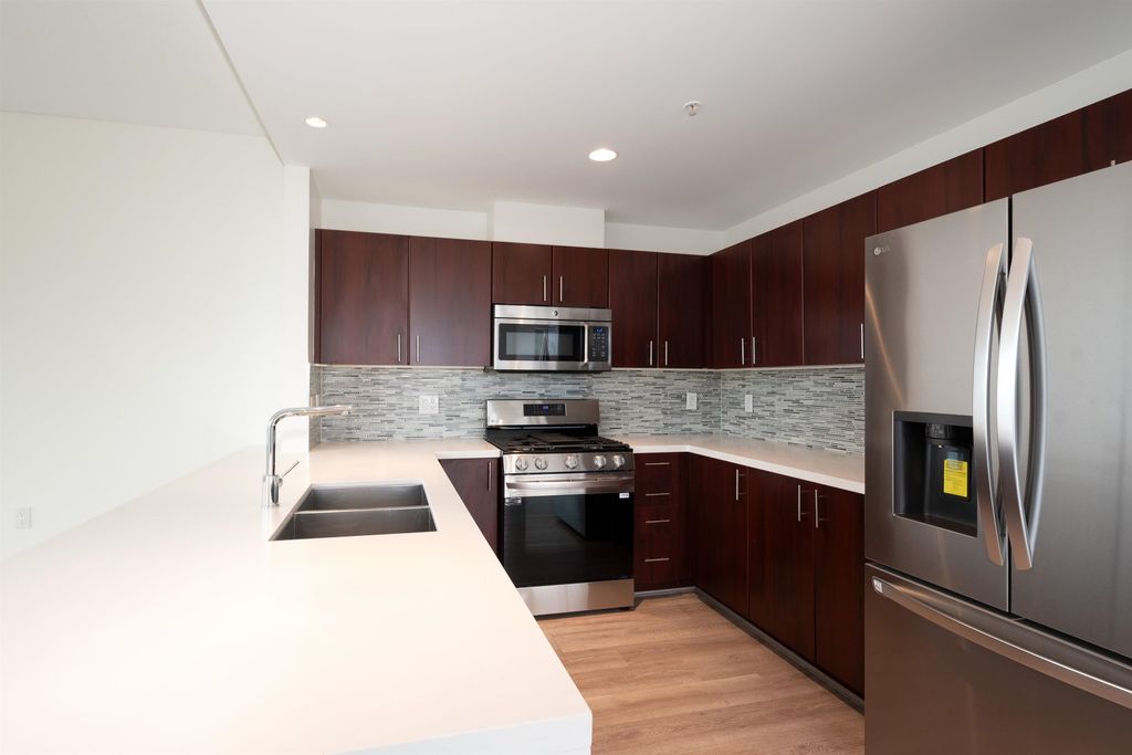 listing image 1104759159124614116