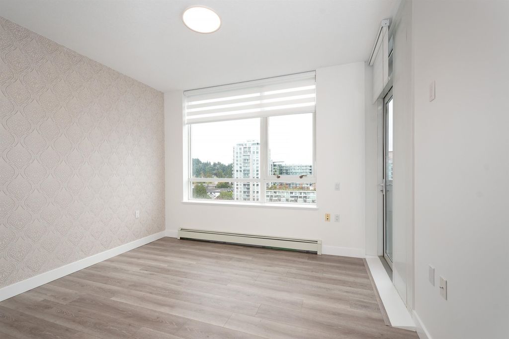listing image 1105375605339565636