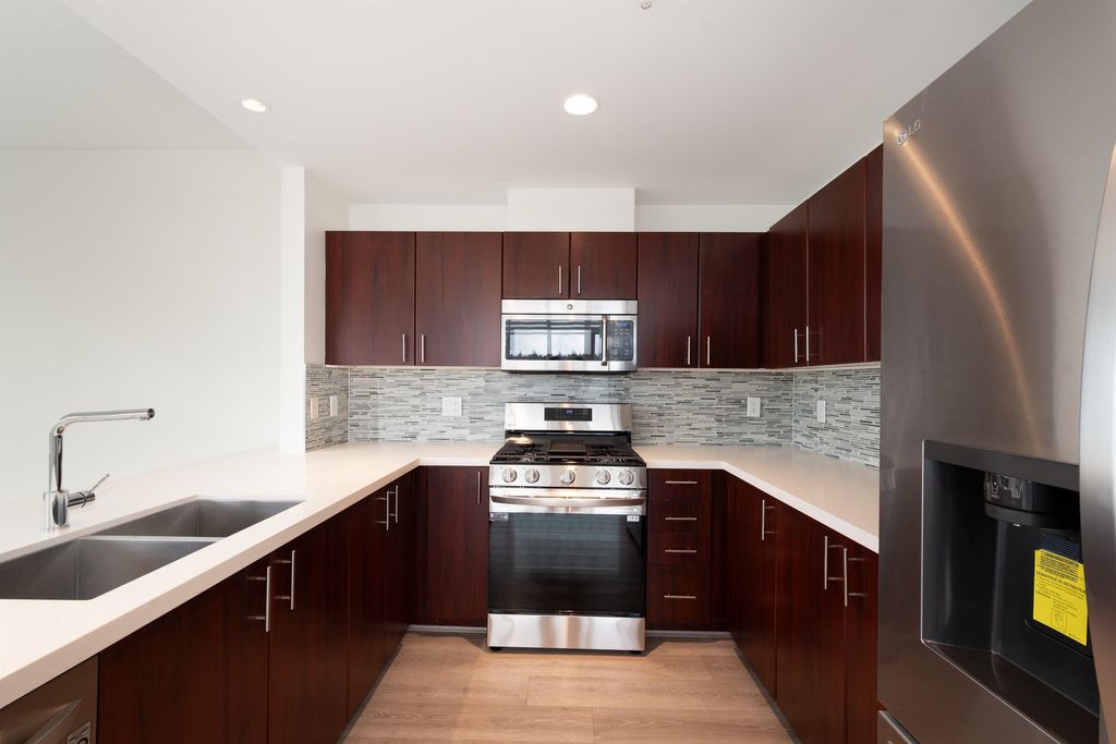 listing image 1105456319485250378