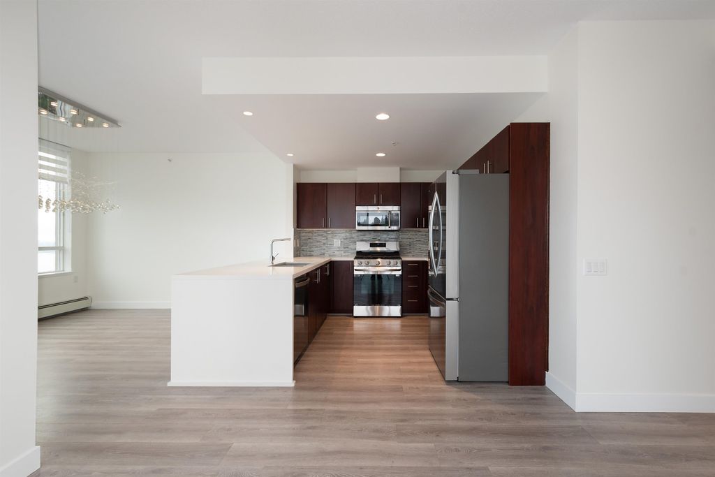 listing image 1109034070318887876