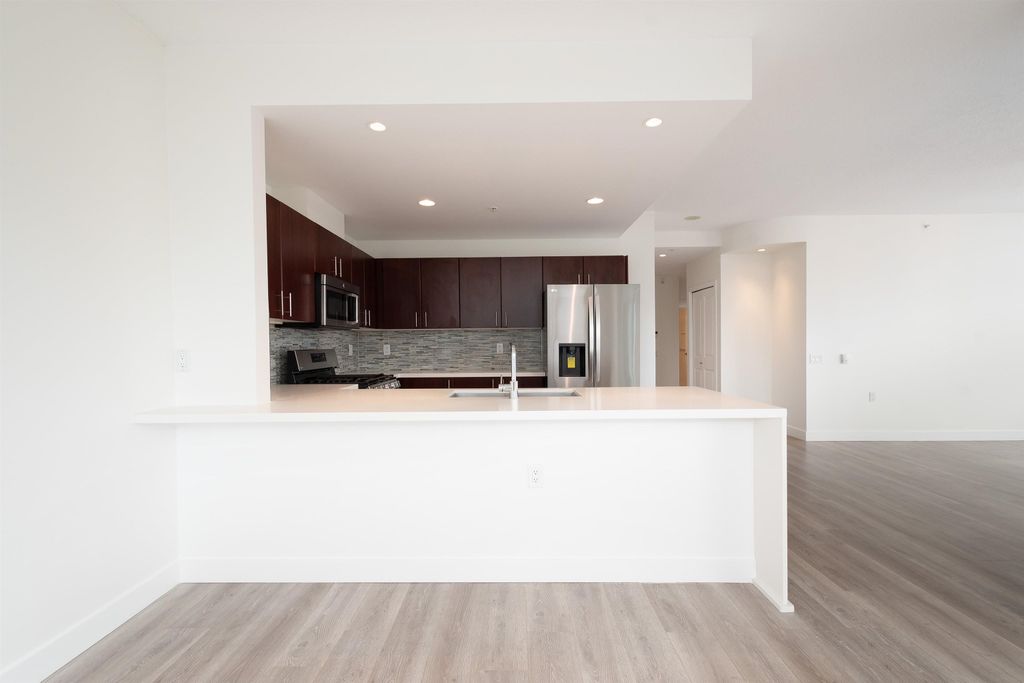 listing image 1106259281632438829