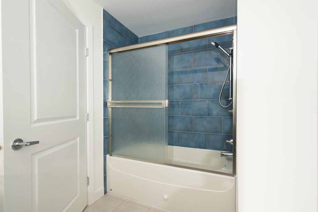 listing image 1106073704767828486