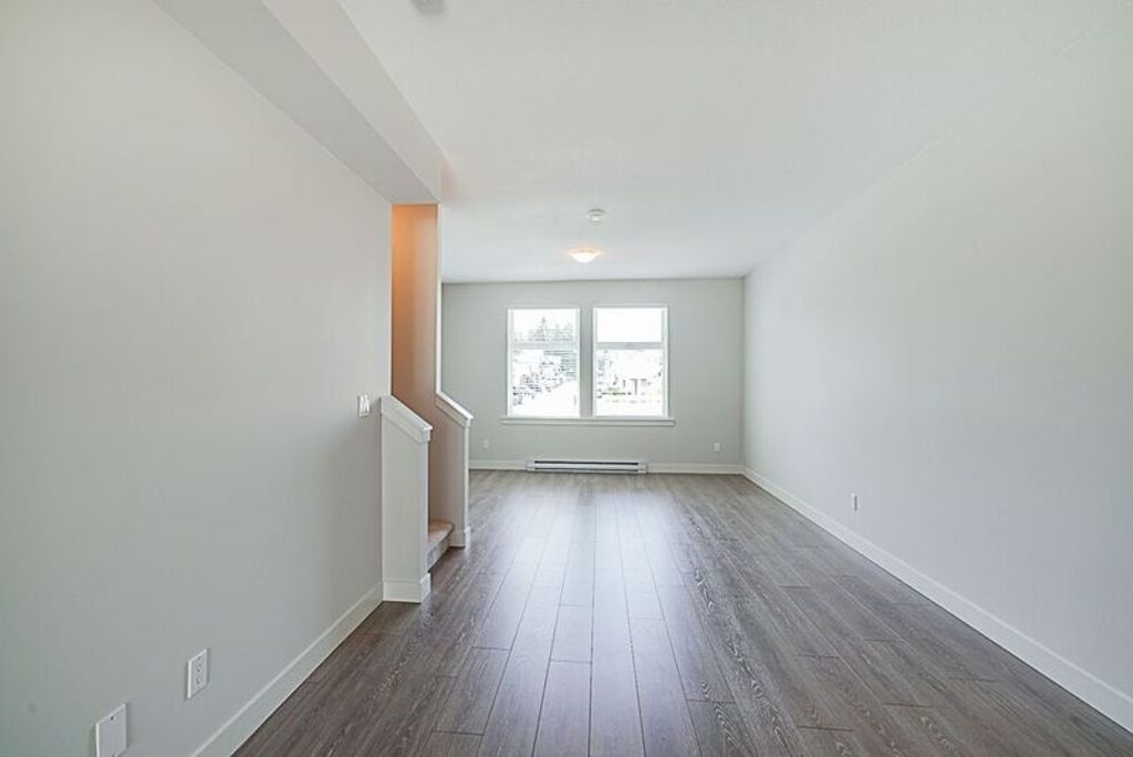 listing image 1104712513402565885