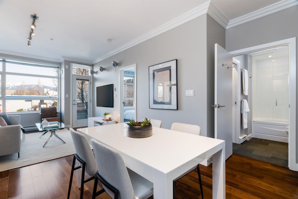 listing image 1109934326443375181