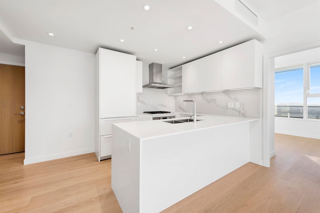 listing image 1102980477654378398