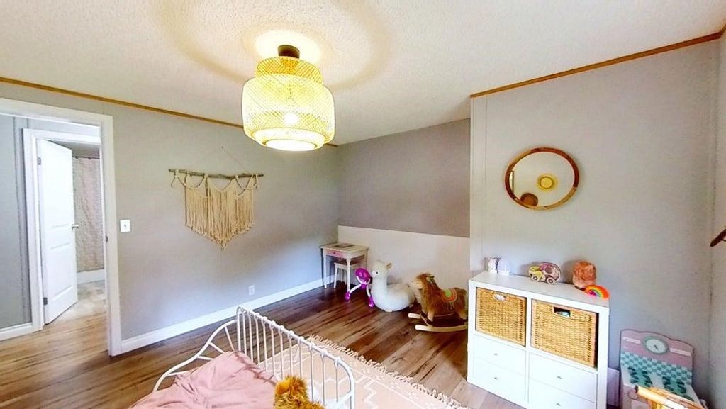 listing image 1103225931439036418