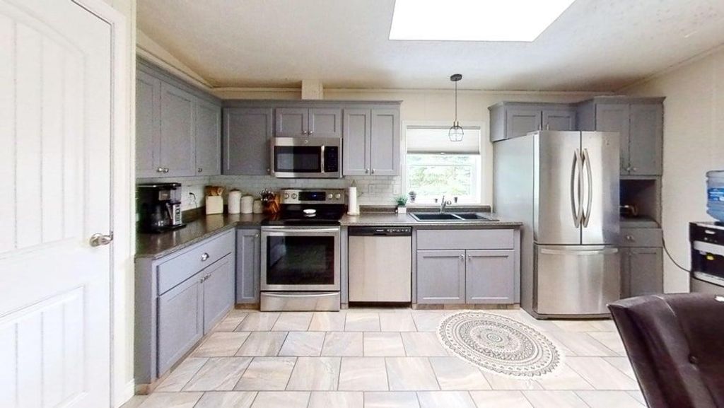 listing image 1106181630536188332