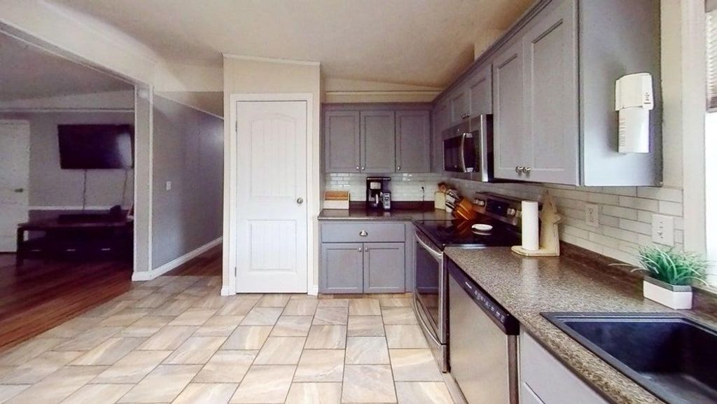 listing image 1102151817754375047