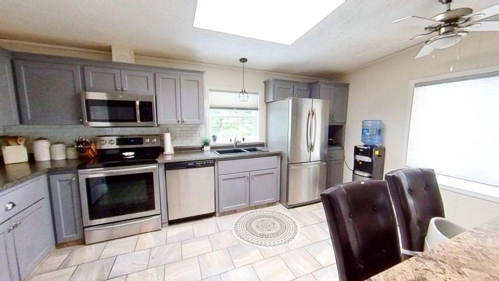 listing image 1103563183588468779