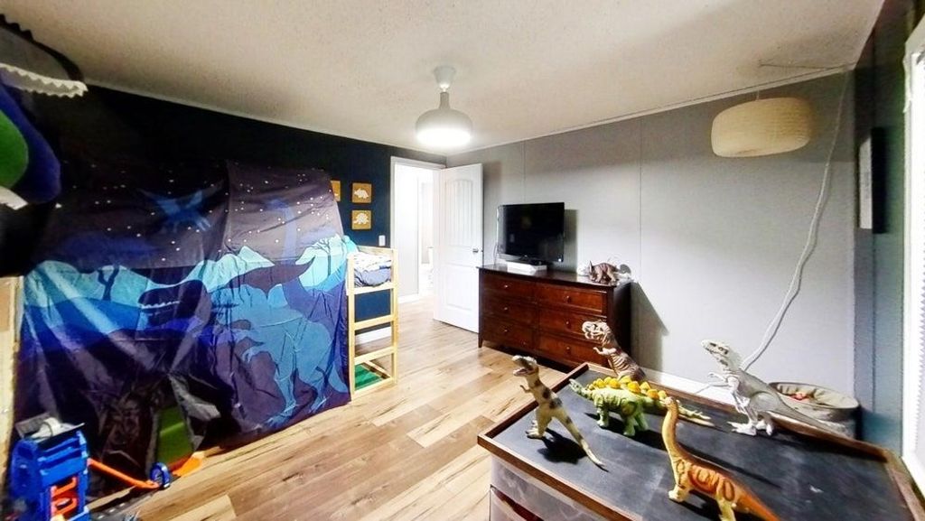 listing image 1101846222514916614