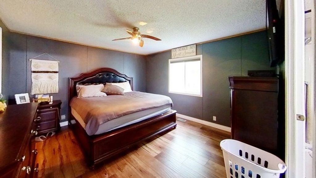 listing image 1106727882873336274