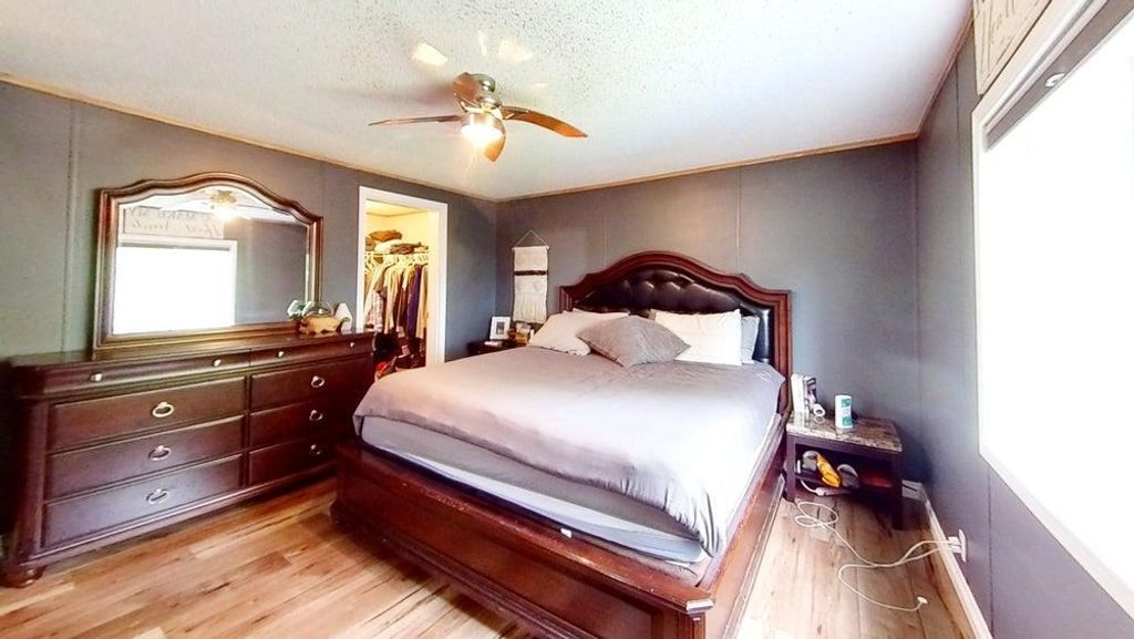 listing image 1107653257621723429