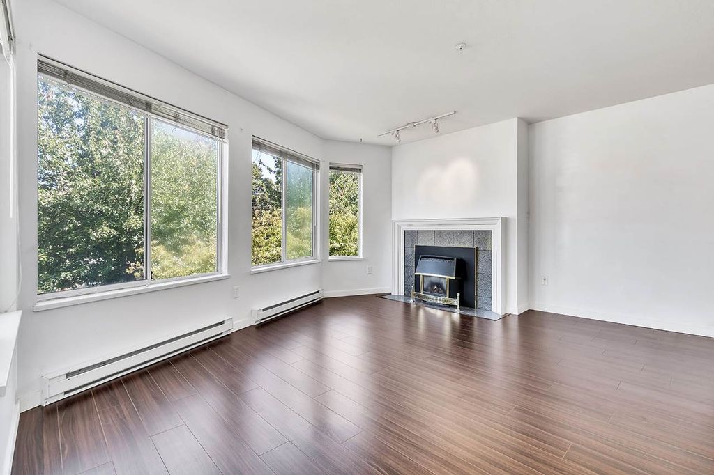 listing image 1105011816856118193